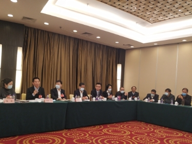 
                湖北代表团代表热议中国作协九届全委会工作报告和《章程（修正案）》