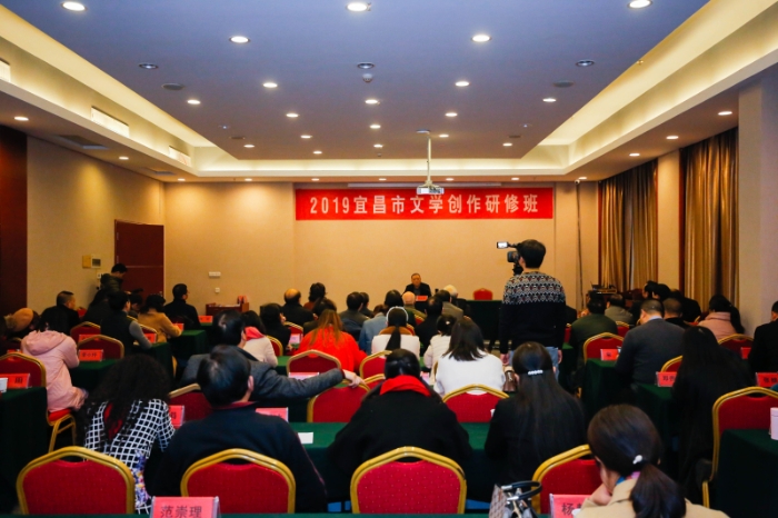 2019宜昌市文学创作研修班暨龙泉湖笔会，宜昌市文联党组书记、主席，宜昌市作家协会主席周立荣在结业仪式上讲话