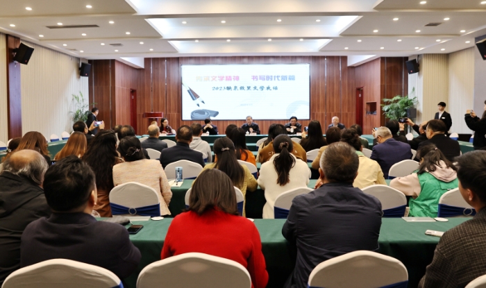 4月22日晚，举办了“传承文学精神 书写时代新篇”2023年映泉故里文学夜话活动。