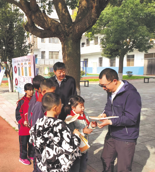 2023年3月荆楚“红色文艺轻骑兵”到十堰丹江口市牛河林区九年一贯制学?？埂拔难ЫＴ啊被疃?/></a></p><p style=